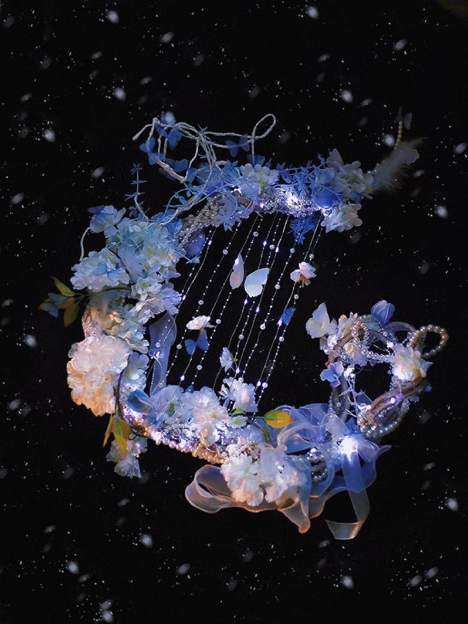 古风竖琴箜篌 在古代的中国,竖琴和箜篌是两种非常重要的传统乐器.