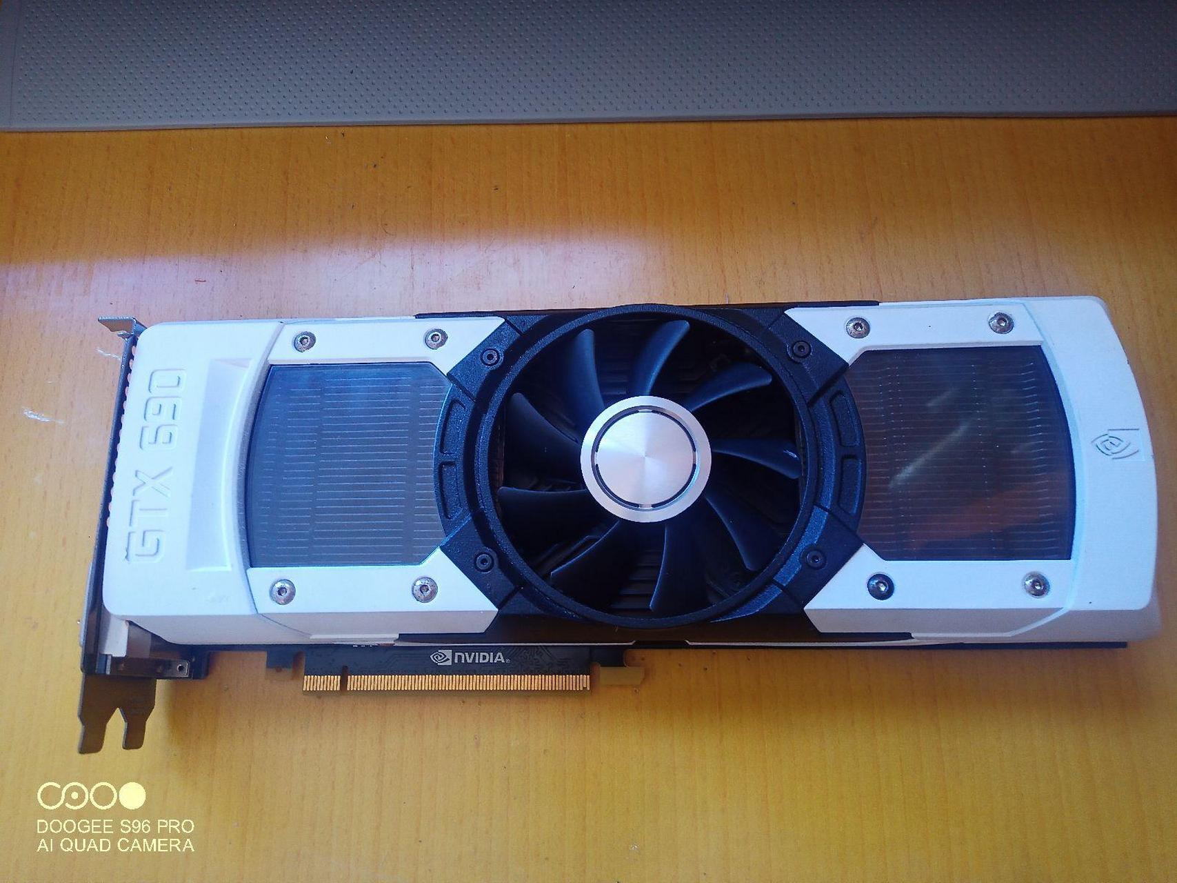 gtx690战术核显卡图片