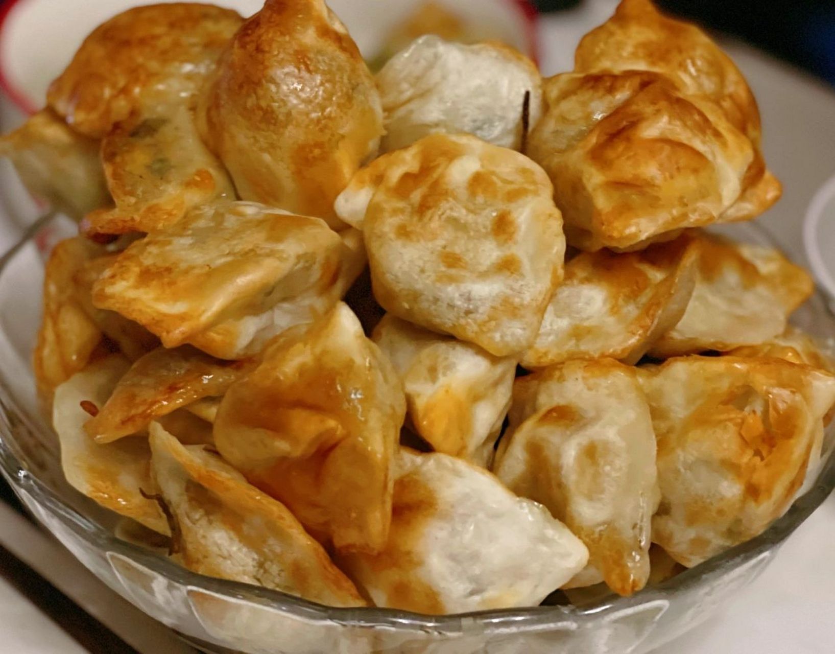 空气炸锅烤饺子(普通速冻水饺)200度10分钟  水饺需煮熟,水开下水饺