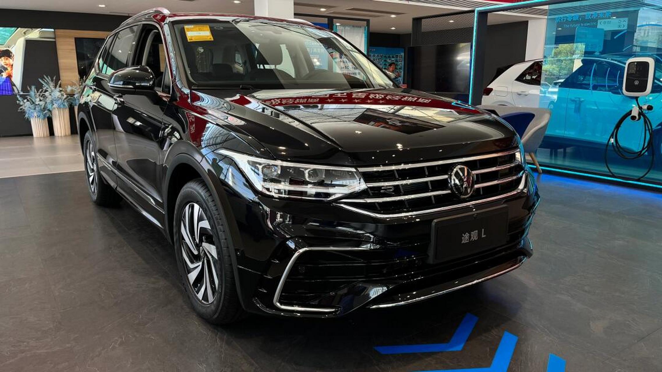 中型suv销冠,上汽大众途观330龙耀版.