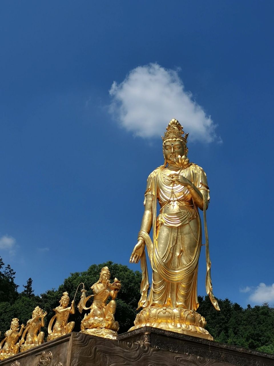 庐山东林大佛 东林大佛位于江西省庐山市温泉镇的庐山山麓,是佛教净土