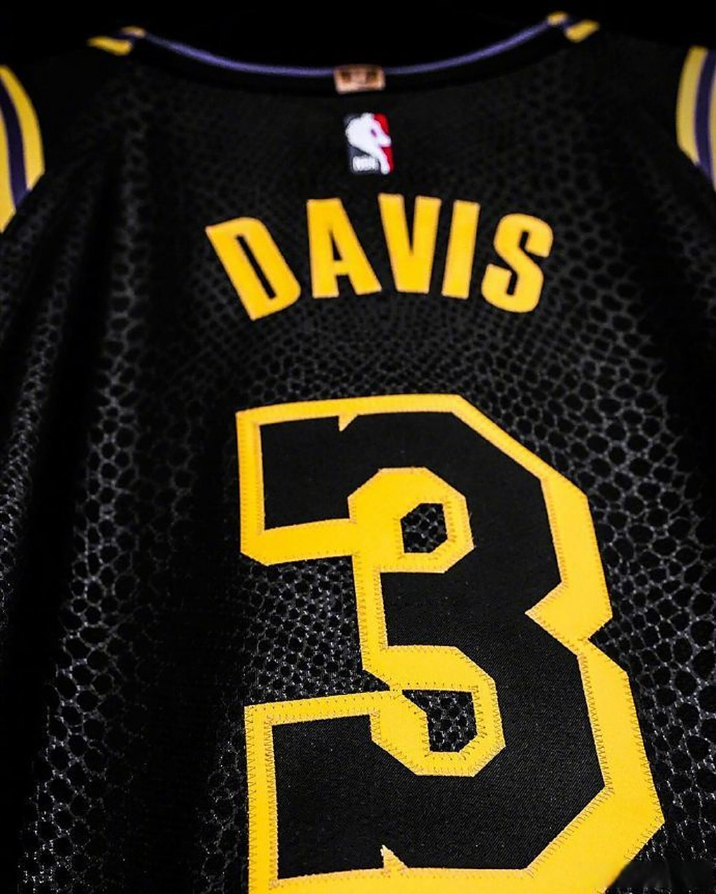 湖人将穿曼巴球衣致敬科比#   美国时间24年2月8日,曼巴球衣回归94