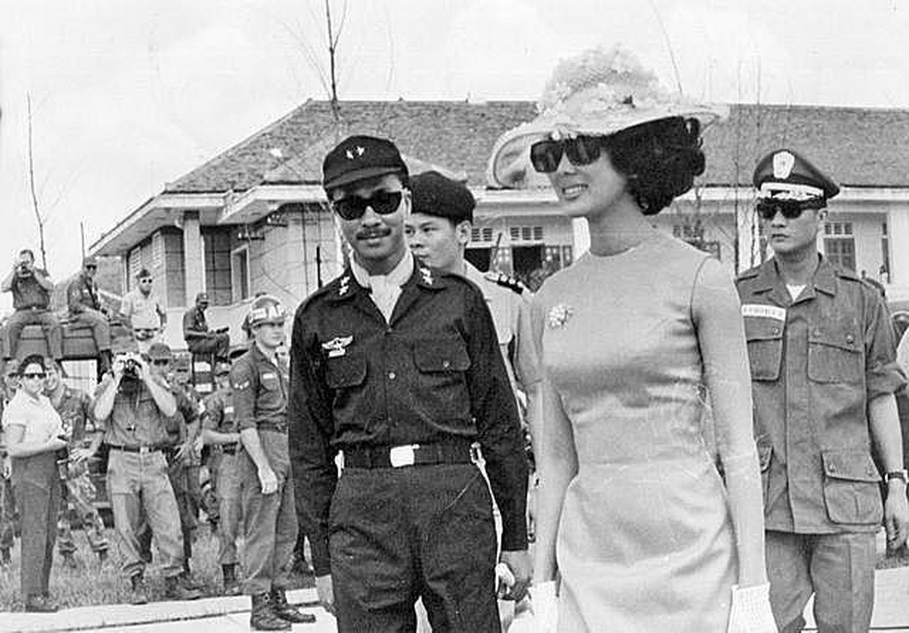 1963年6月的一天,一通电话打到了时任南越总统吴庭艳的办公室内,电话