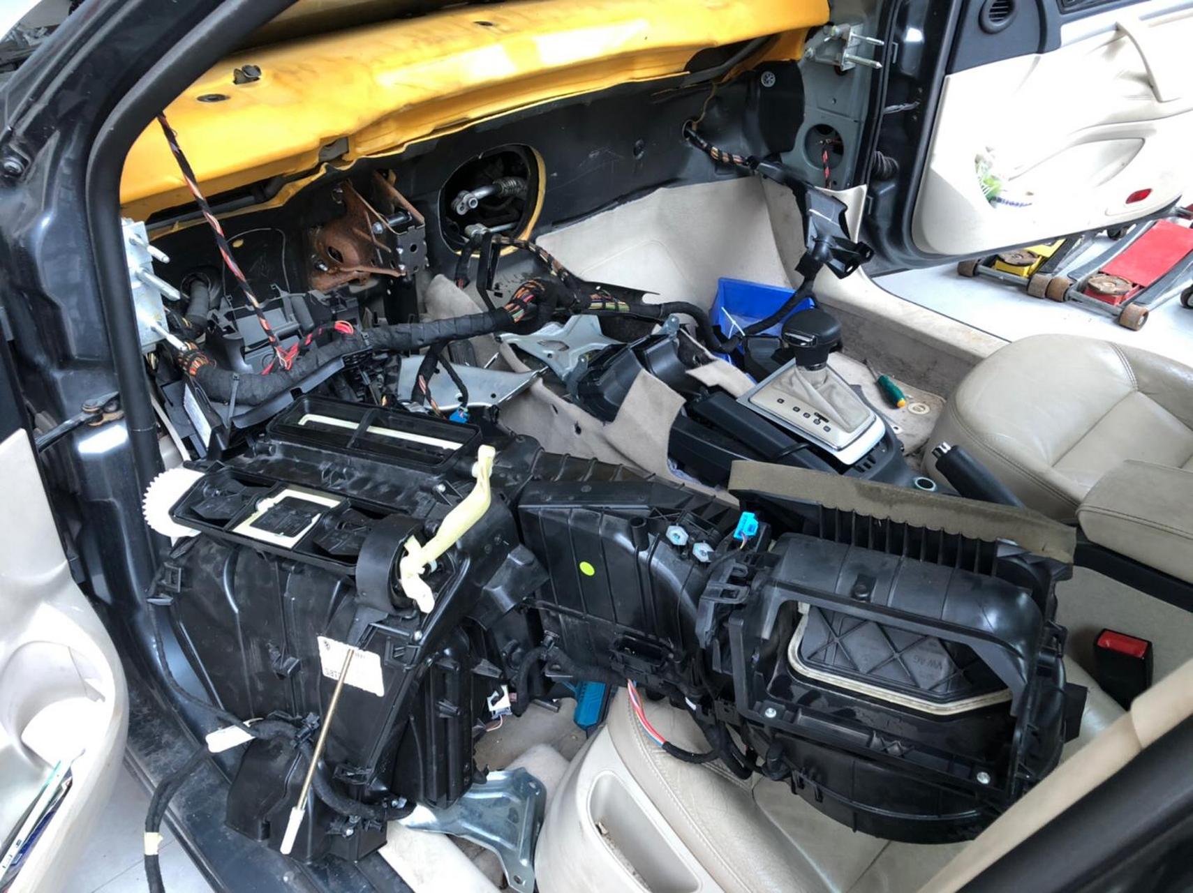 斯科达明锐1.6更换空调蒸发箱.