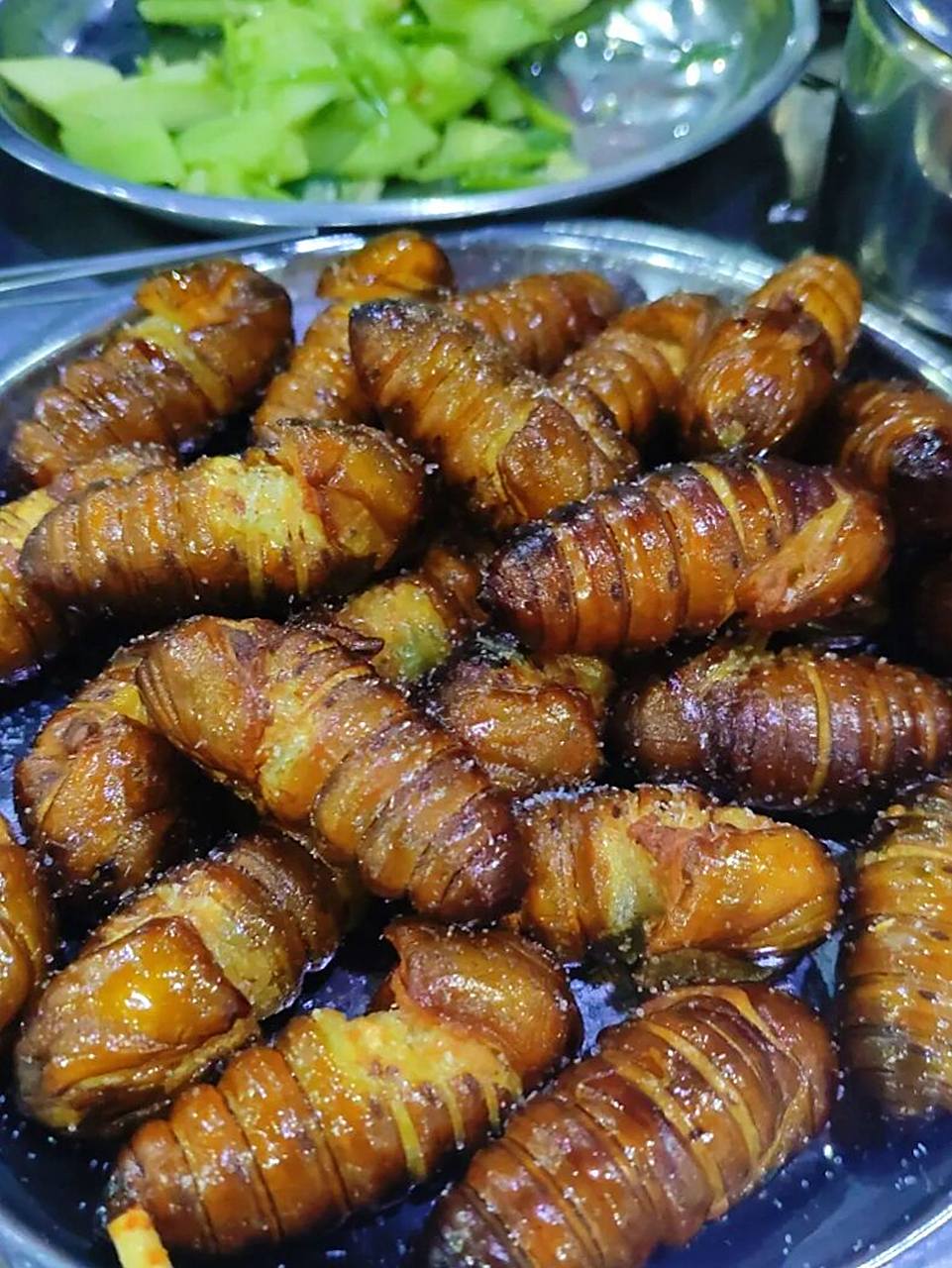 一家以炸蚕蛹出名的烧烤店6015长春最好吃的串 这家烧烤的招牌就