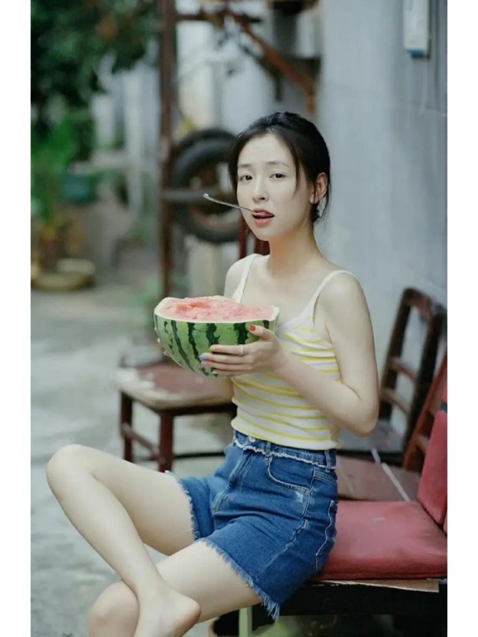 武汉大学校花吴倩,离婚后颜值巅峰 着"武大校花"头衔出道的吴倩,凭借