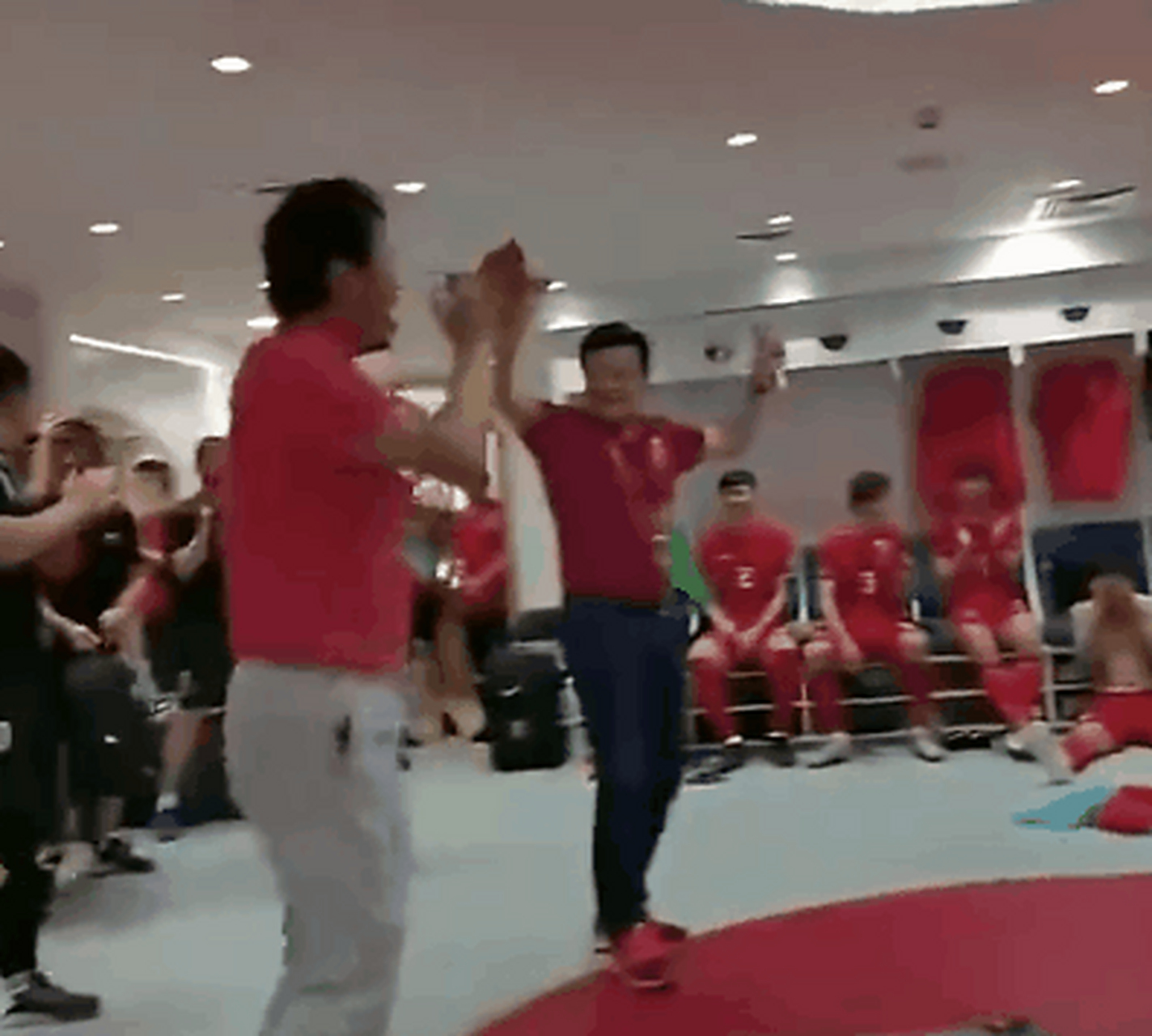 陈戌源曾"转圈圈"跳舞,庆祝国足进12强赛,并豪言要昂首挺胸走进卡塔尔