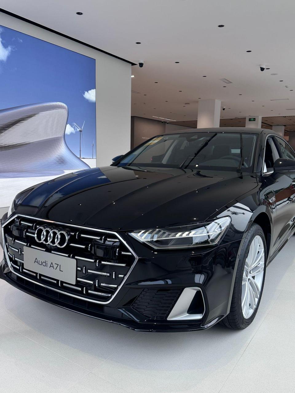 奥迪a7l奢享落地真的不要40万了,而且是含息的价格这你受的了吗!