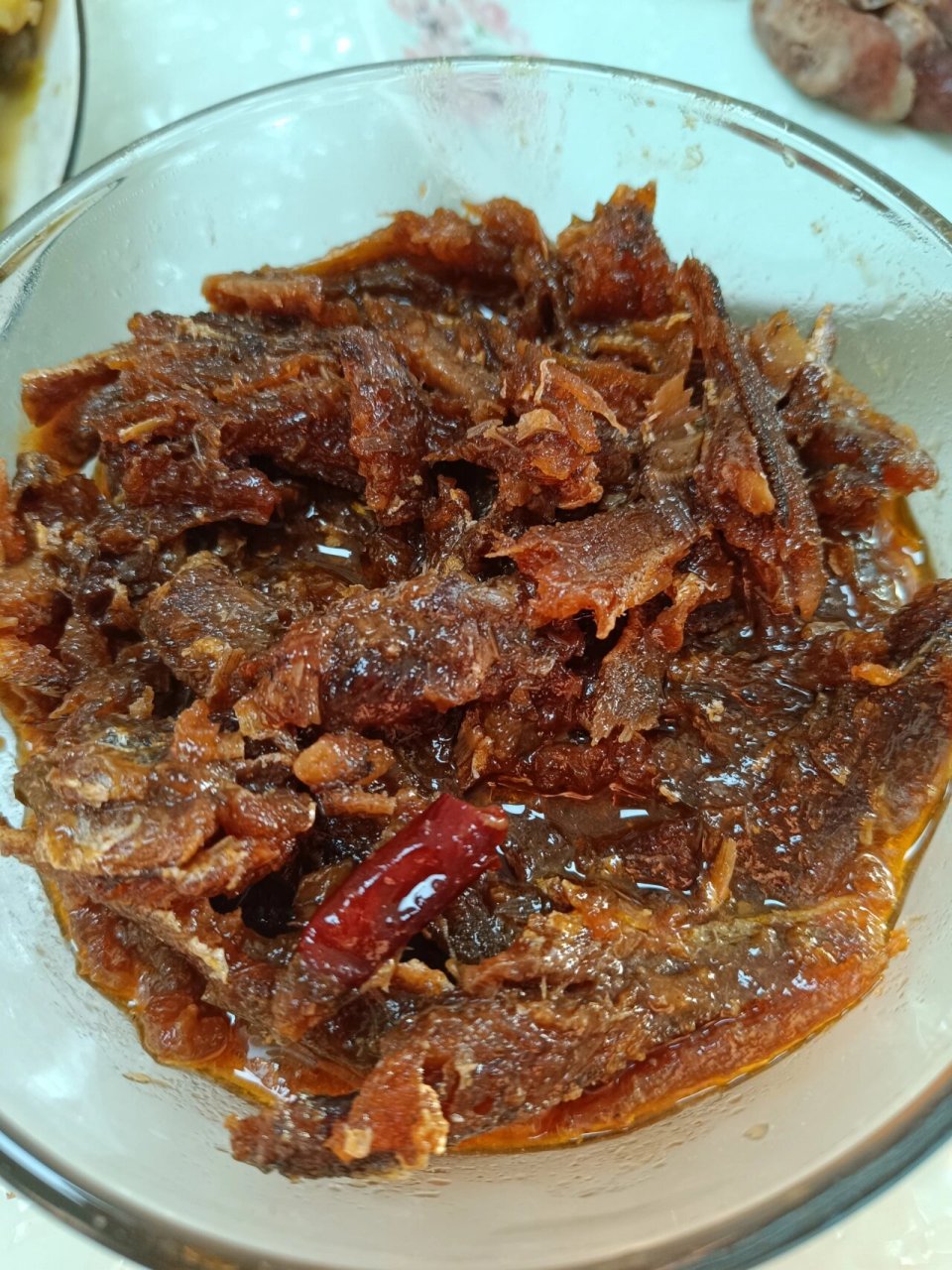 自制超好吃的黄花鱼罐头 黄花鱼一斤左右,煎酥备用.