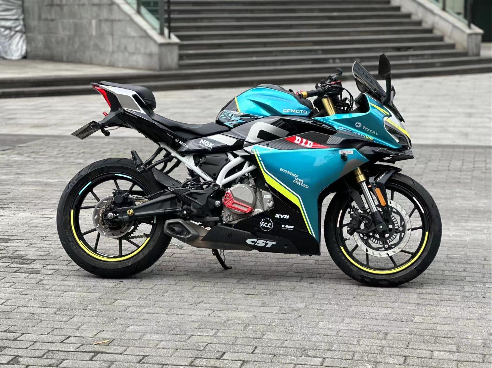 21年春风250sr赛道版.最新到货21年sr250赛道版,2手,3.