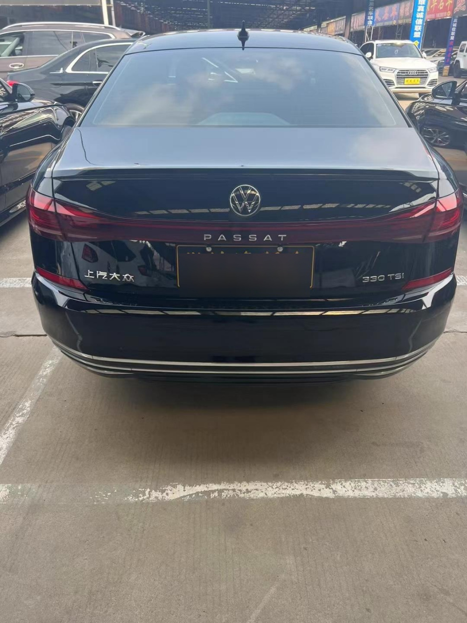 9个月准新帕萨特,330经典精英版,指导价205900,全景