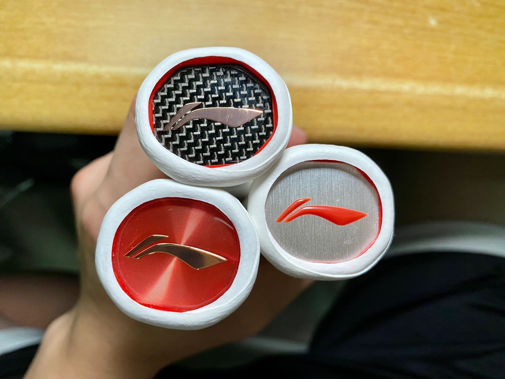 李宁底盖三原色05 不得不说李宁新款塑料底盖真的太丑了啊 明明碳纤