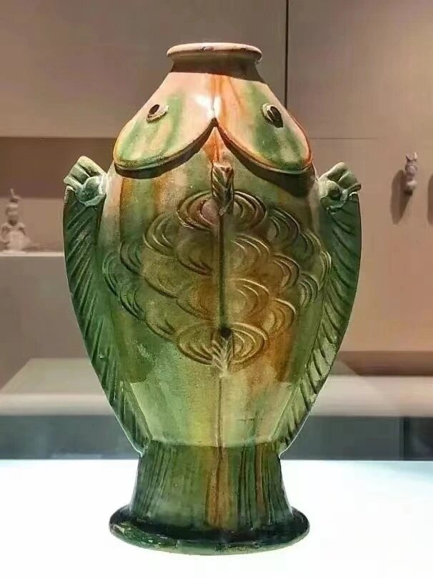 南京博物院|把文物戴在身上—唐三彩双鱼瓶