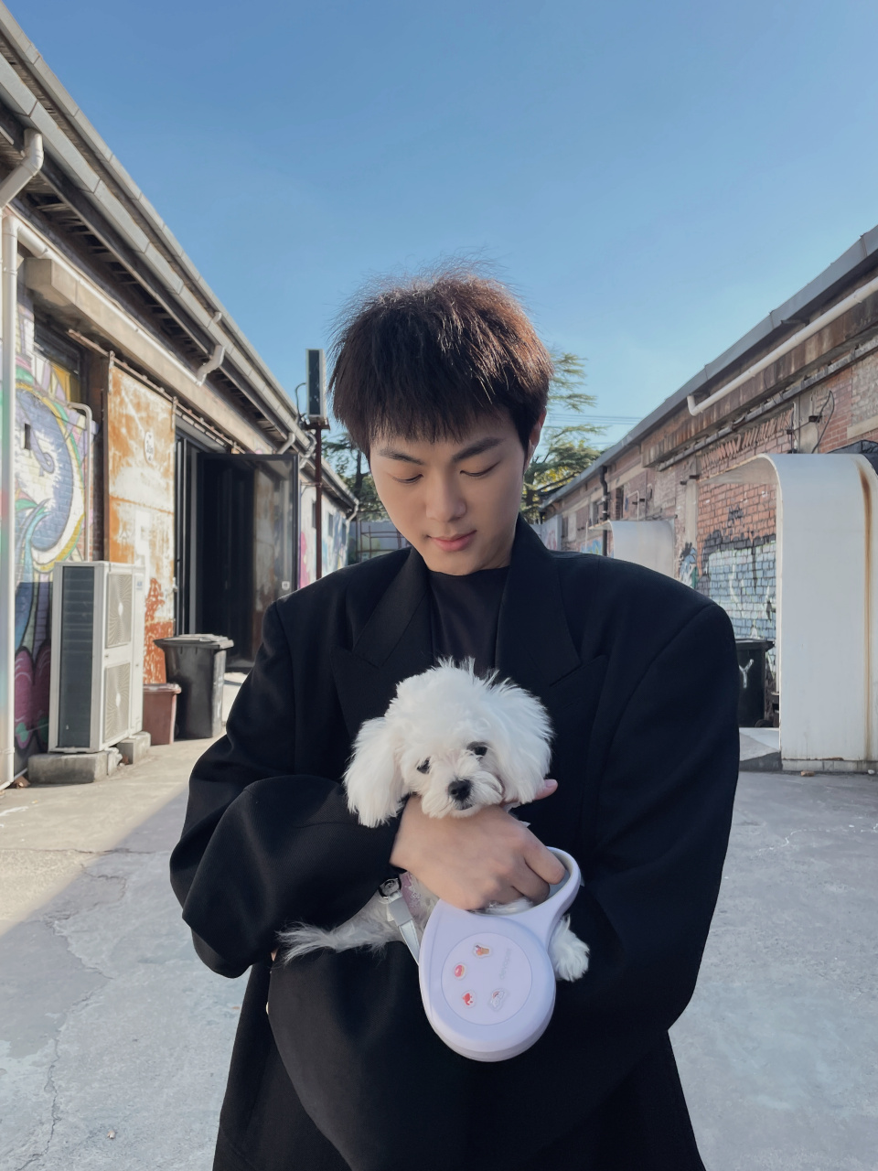 阿豆大衣适配度拉满了# #kpl亚运小队限定封面大片#   叮咚,冬日蹲佑