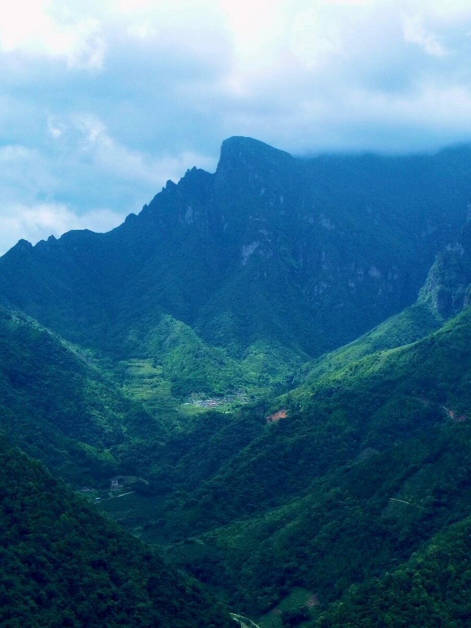 广西瑶山风景形容图片