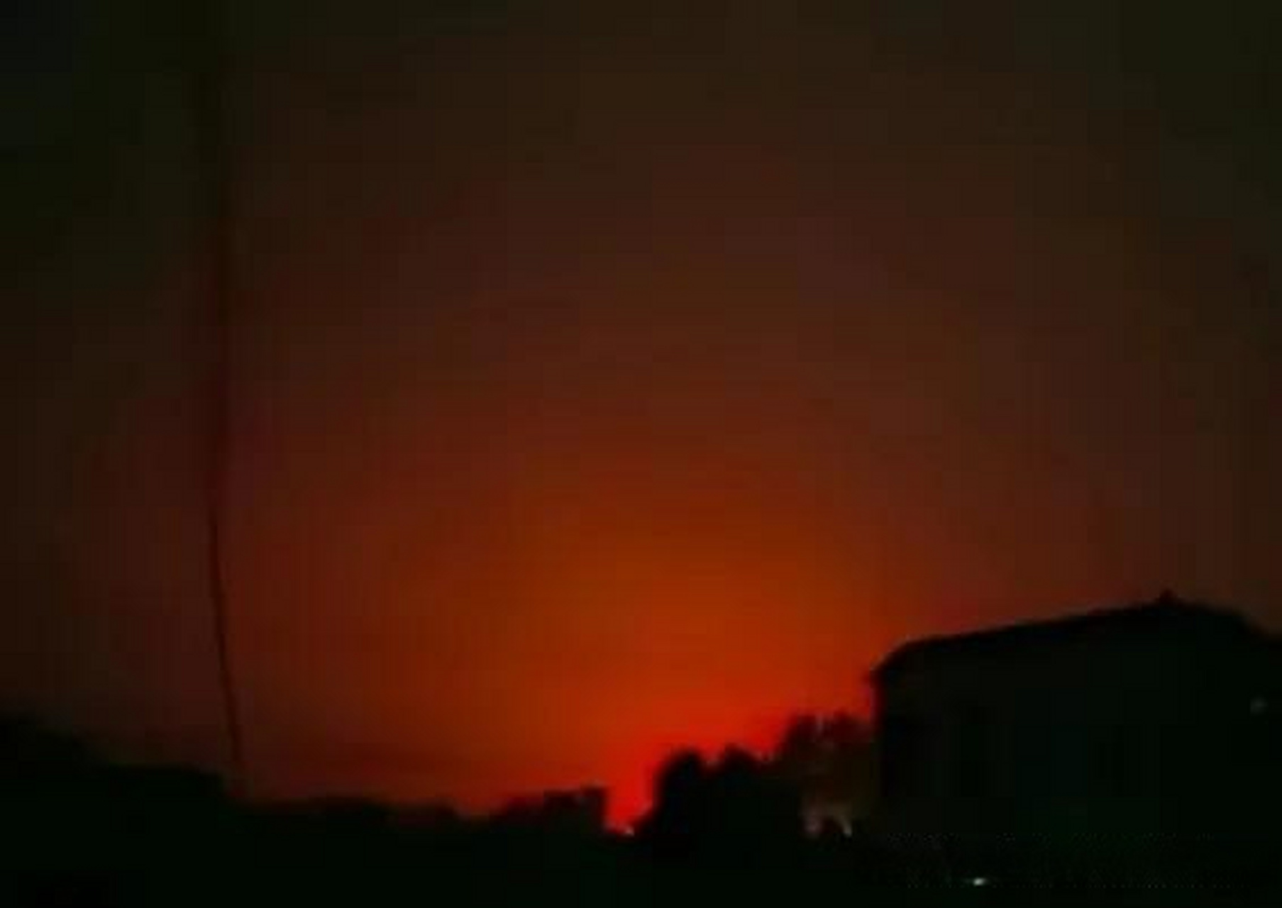 山东平原地震前后多地天空曾现诡异红光