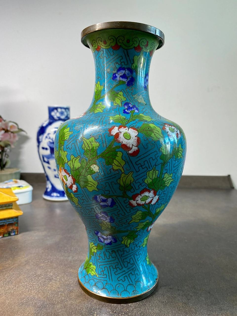 晚清民国 铜胎掐丝珐琅景泰蓝观音瓶 锦地 晚清民国 铜胎掐丝珐琅观音