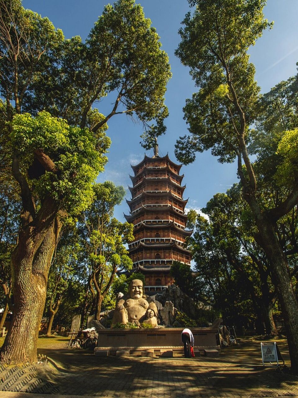 巨木掩映下的千年古塔0599苏州北塔报恩 苏州古城这个地方像极了