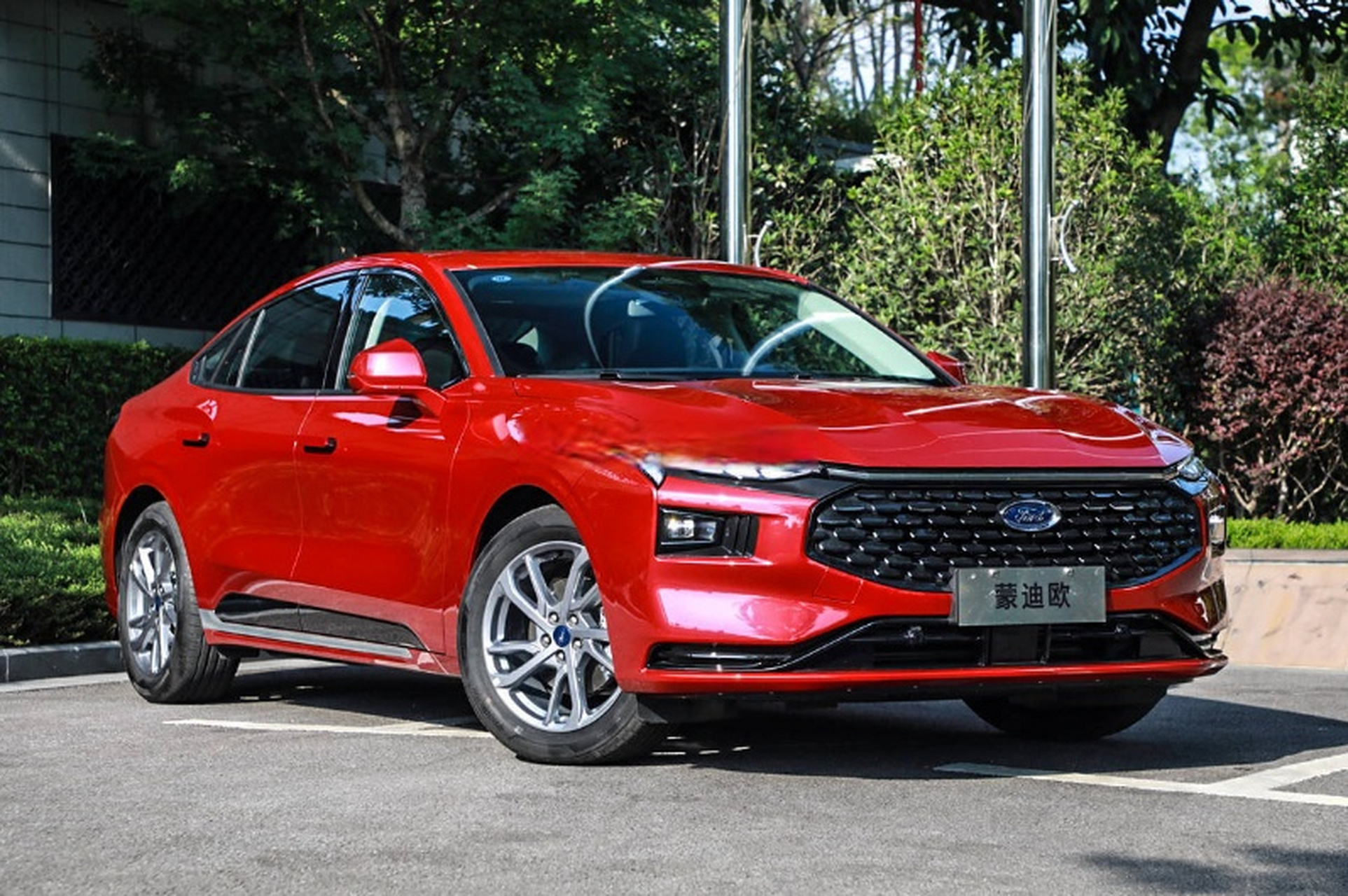 蒙迪欧1.5t,价格下探到14.98万~~~2.0t的蒙迪欧目前月销三千台,上了1.