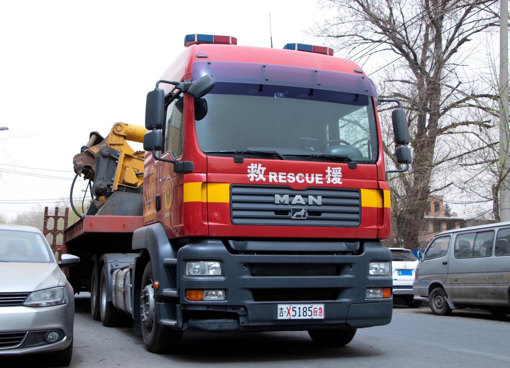 吉林长春战保使用的德国曼man tga重型工程机械半挂运输车!