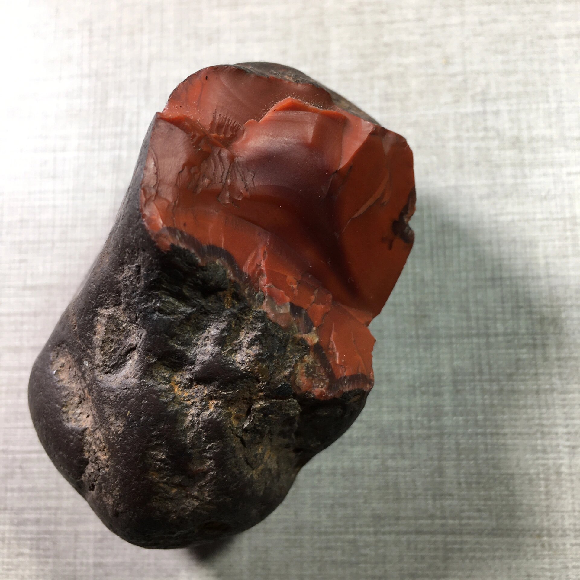 南红原石 凉山南红:这就是南红原石 它的开口是非常漂亮的,就看你想