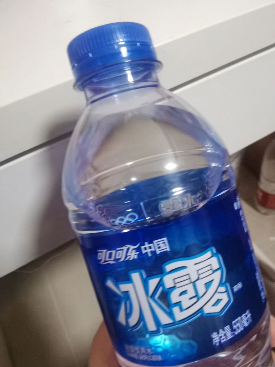 真的很想吐槽,,本大力猩猩每次都被这个瓶盖磨得又疼又没脾气【不是