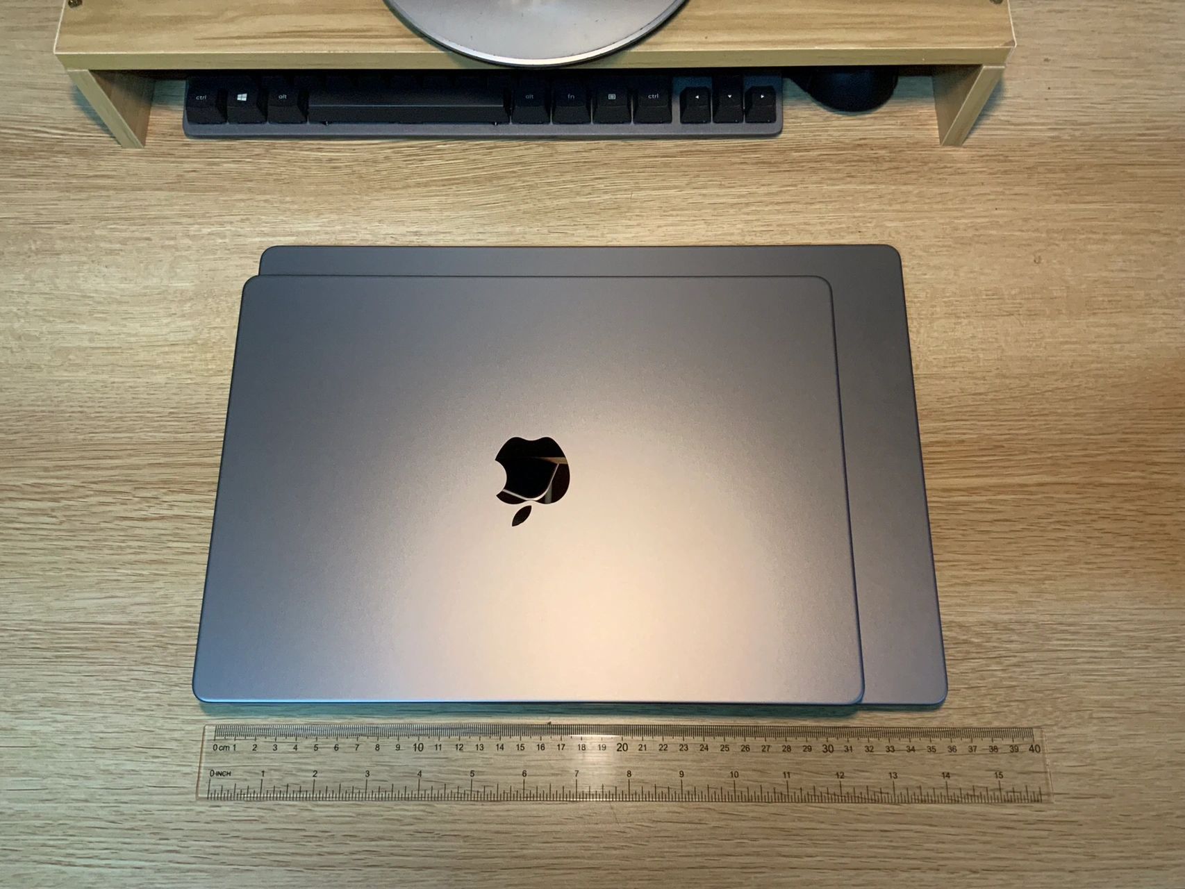 macbook pro14寸和16寸对比 新买的14寸mbp和室友的16寸做个对比 1