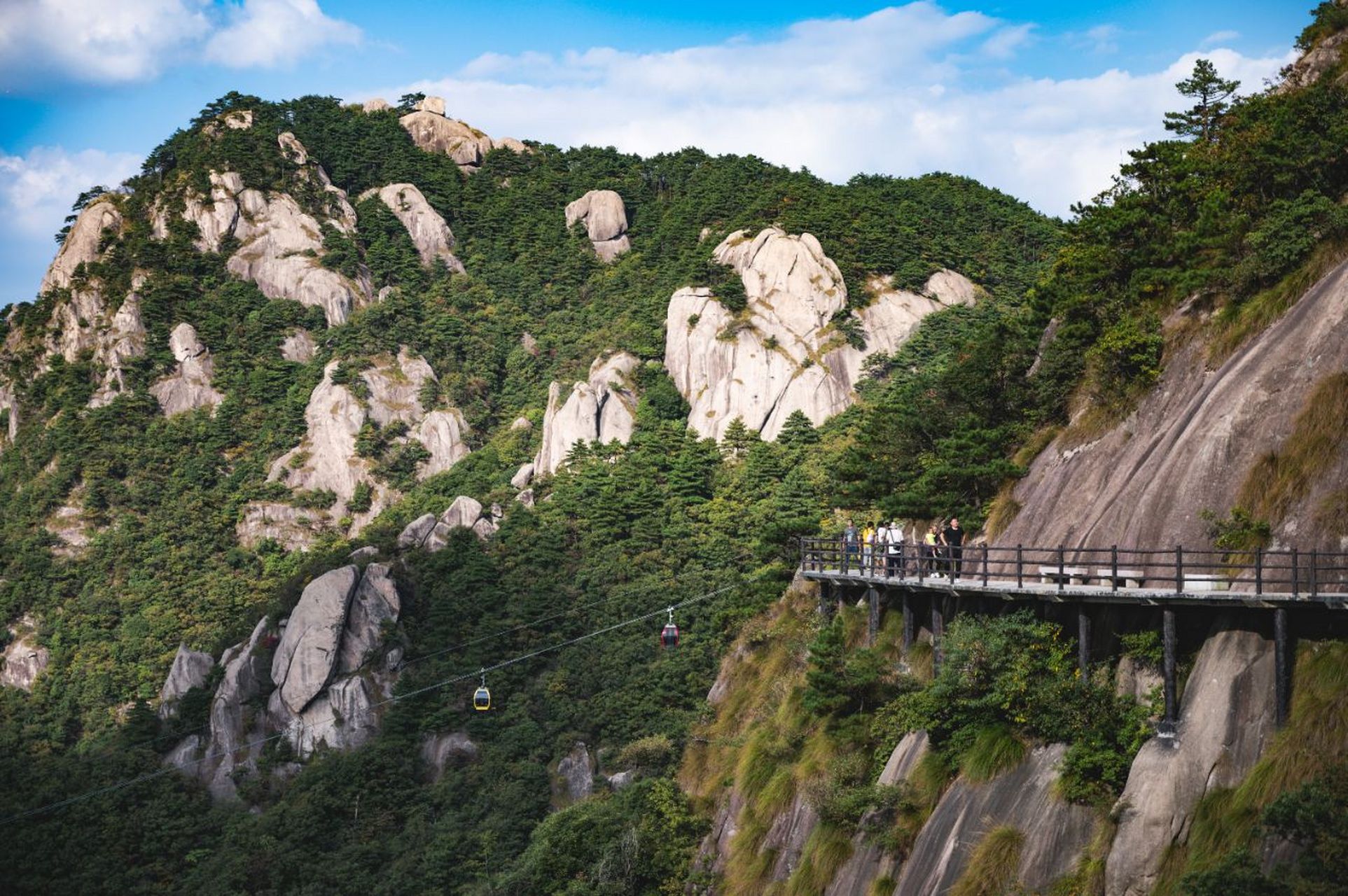 九华山花台 96风在吹,云在追,裙角在飞扬 九华山花台景区被誉为九华