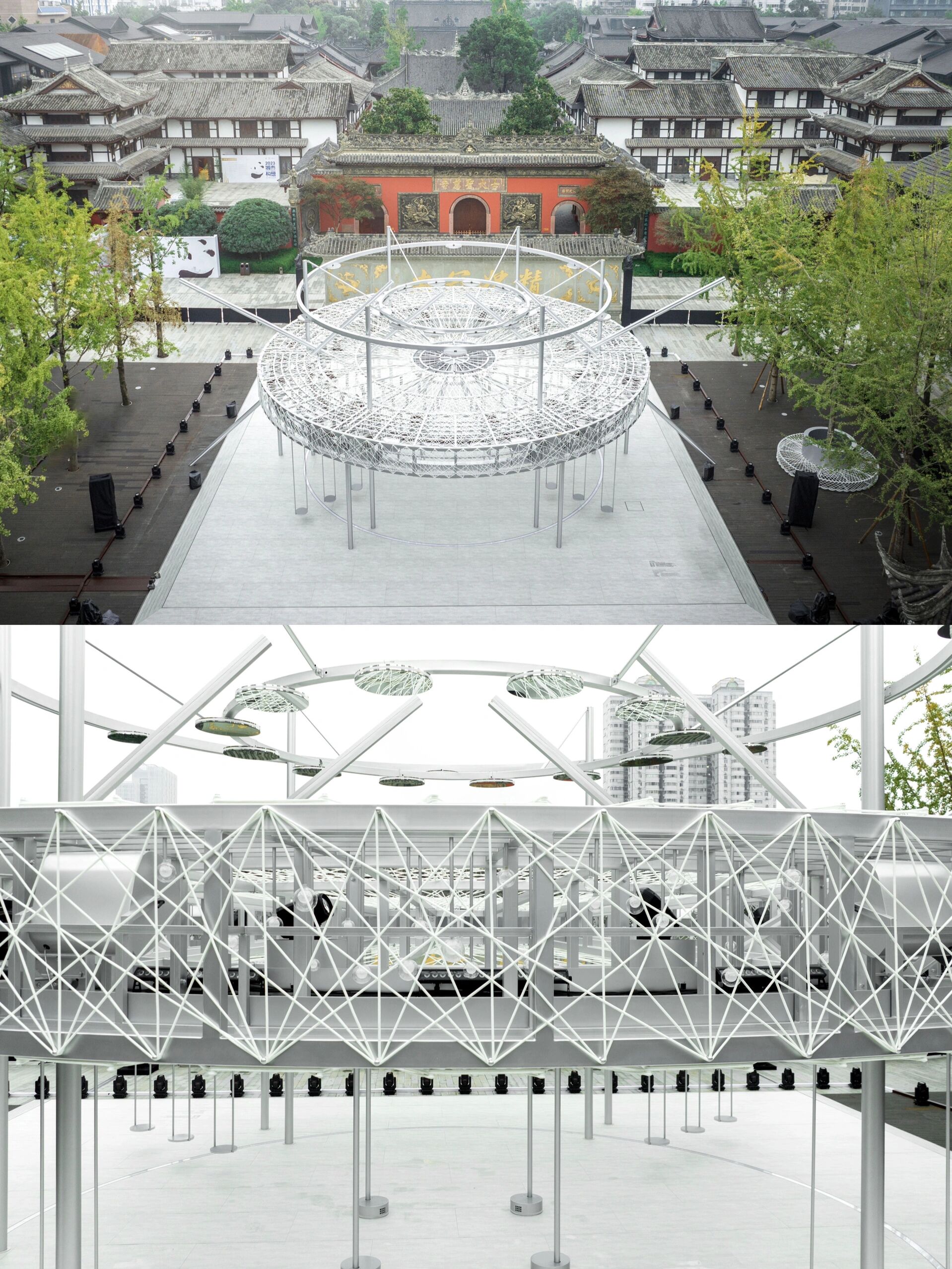 近期在成都太古里的漫广场上出现了一个银灰色充满科技感的装置作品"