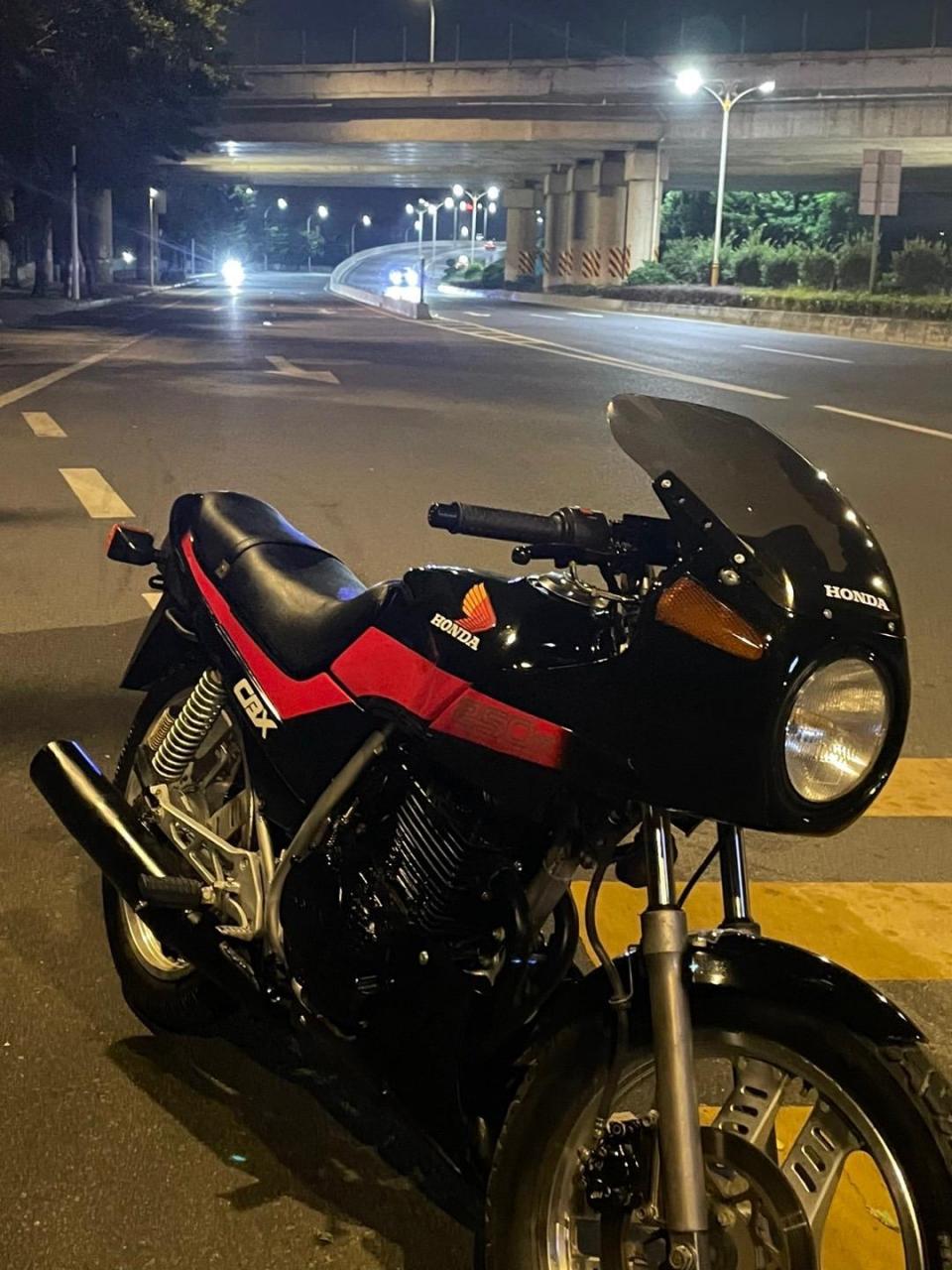 本田cbx250参数图片