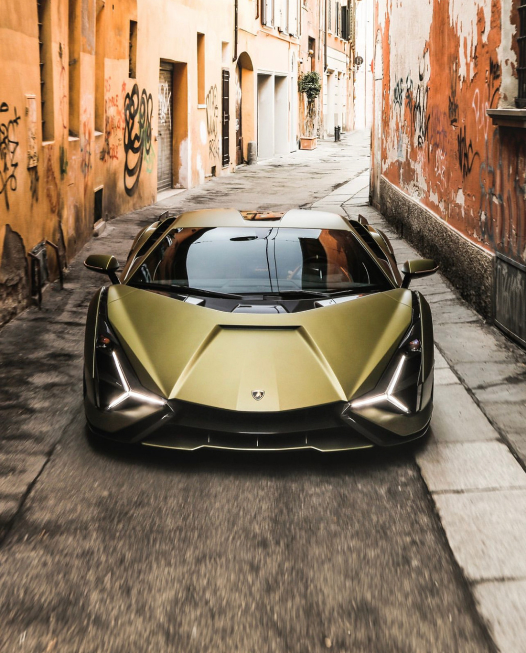 兰博基尼 sián fkp 37,灵感来自于兰博基尼countach,最高速度350km/h