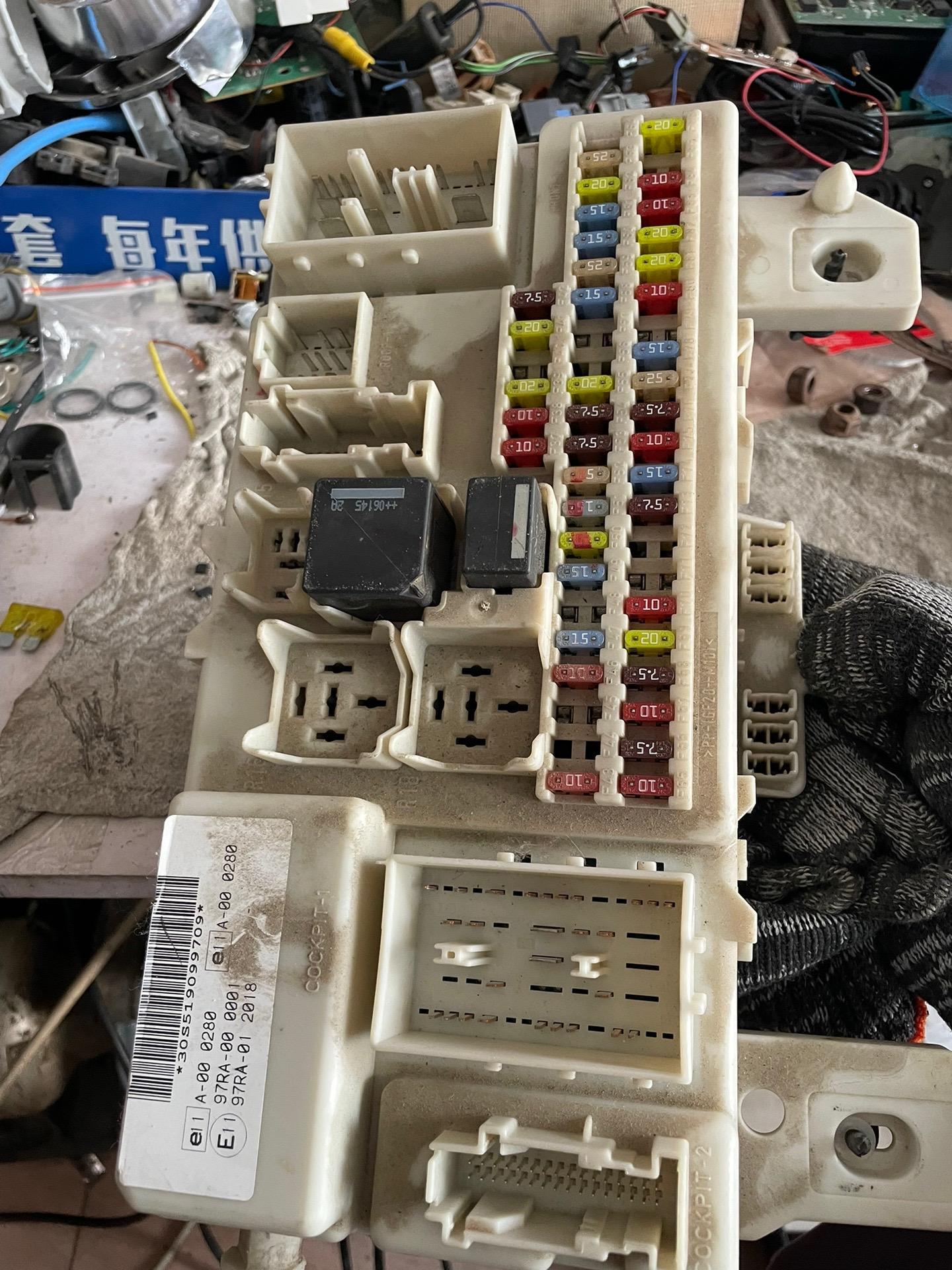 福特福克斯后备箱打不开遥控没反应