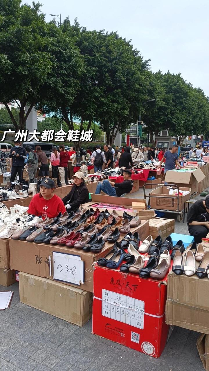 广州批发市场 上午去了广州锦东服装城,靠近石井地铁,从石井地铁站