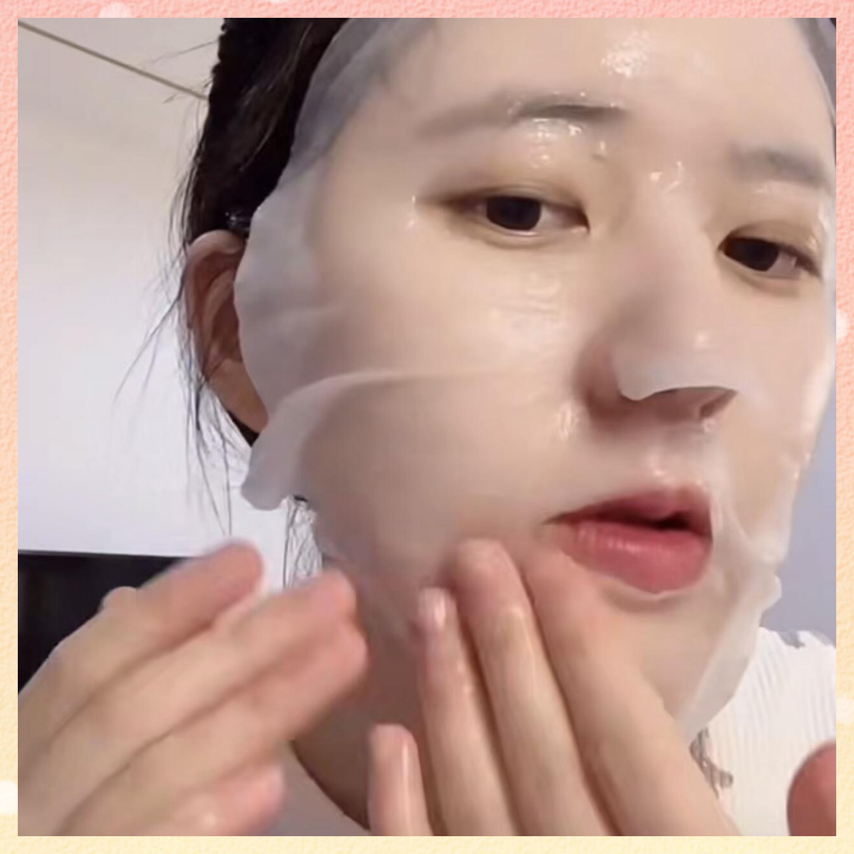 明星敷面膜,脸小得让人羡慕,敷完肌肤水润嫩滑,仿佛疲惫都消失了!