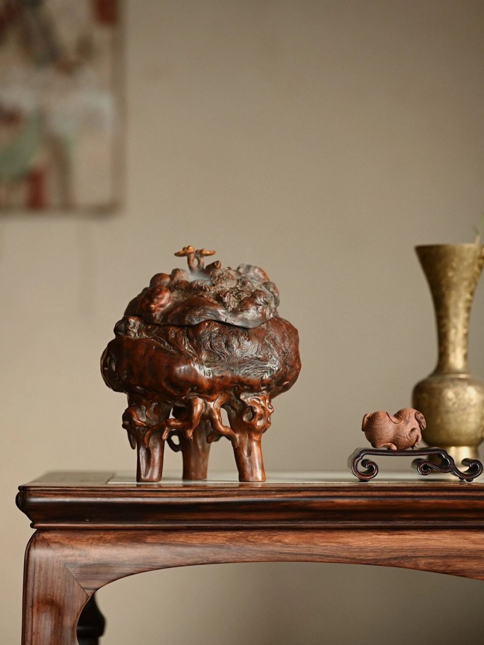 " 云烟成趣 " 荔枝木"三足香炉" 天然荔枝木为材,纹理虬结盘错,三足