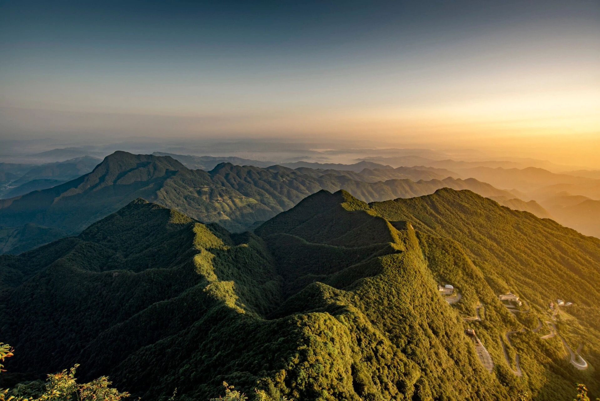 金佛山旅游攻略景点门票介绍      金佛山的门票价格根据旺季和淡季有