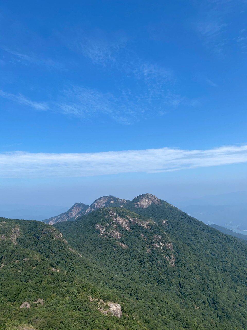 从化区五指山 从花都自驾1小时到达售票处 9940元门票 直接开车进山