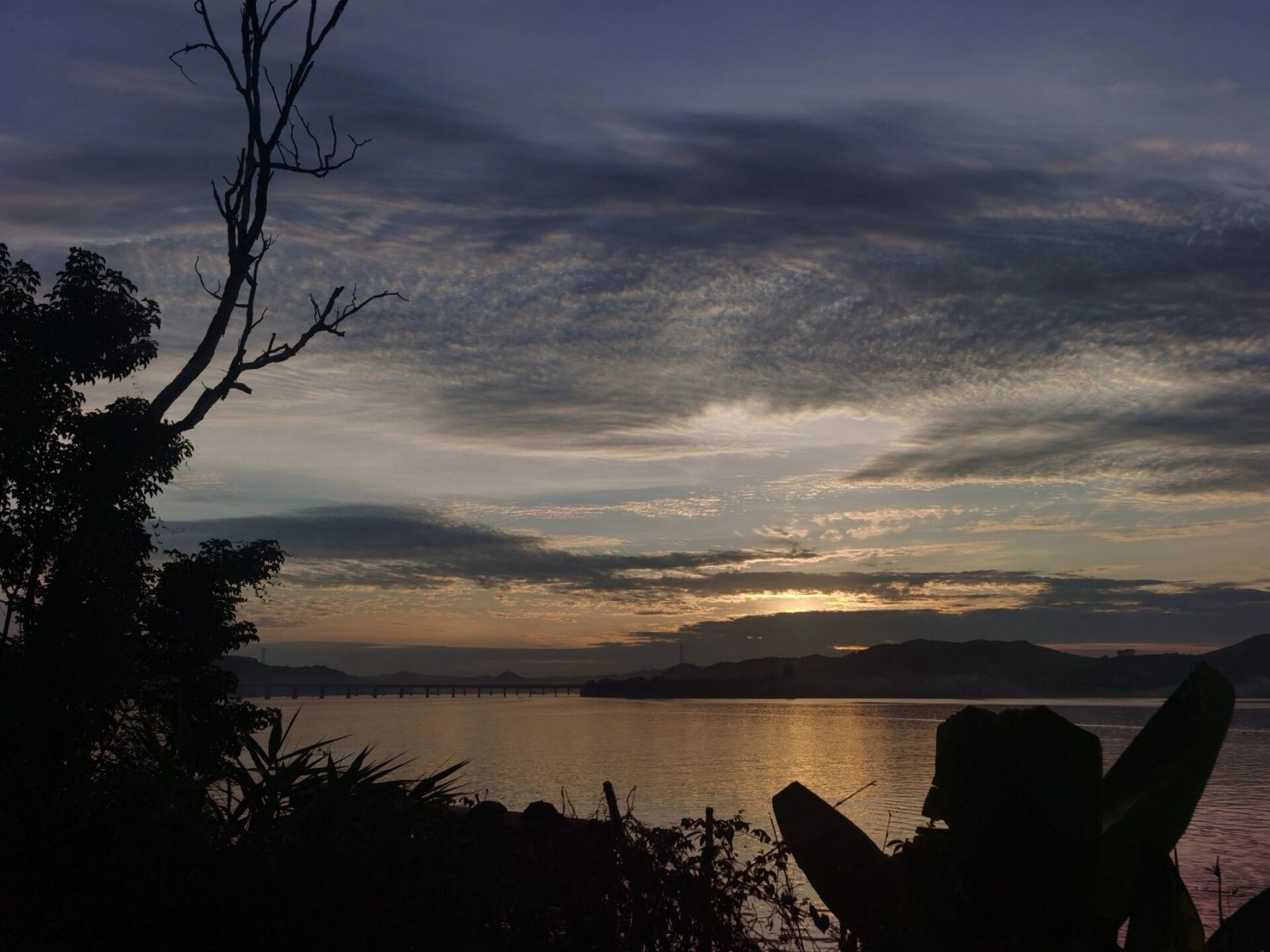 泗洲岛 原本的名字叫"四洲",这样称呼的原因是这个洲岛是藤县逆水而上