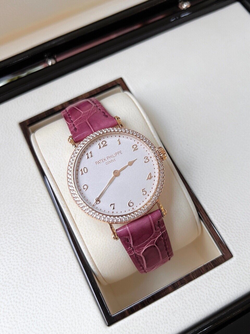 百达翡丽古典7200-做知性女人 百达翡丽古典表系列7200/200r-001 浑圆