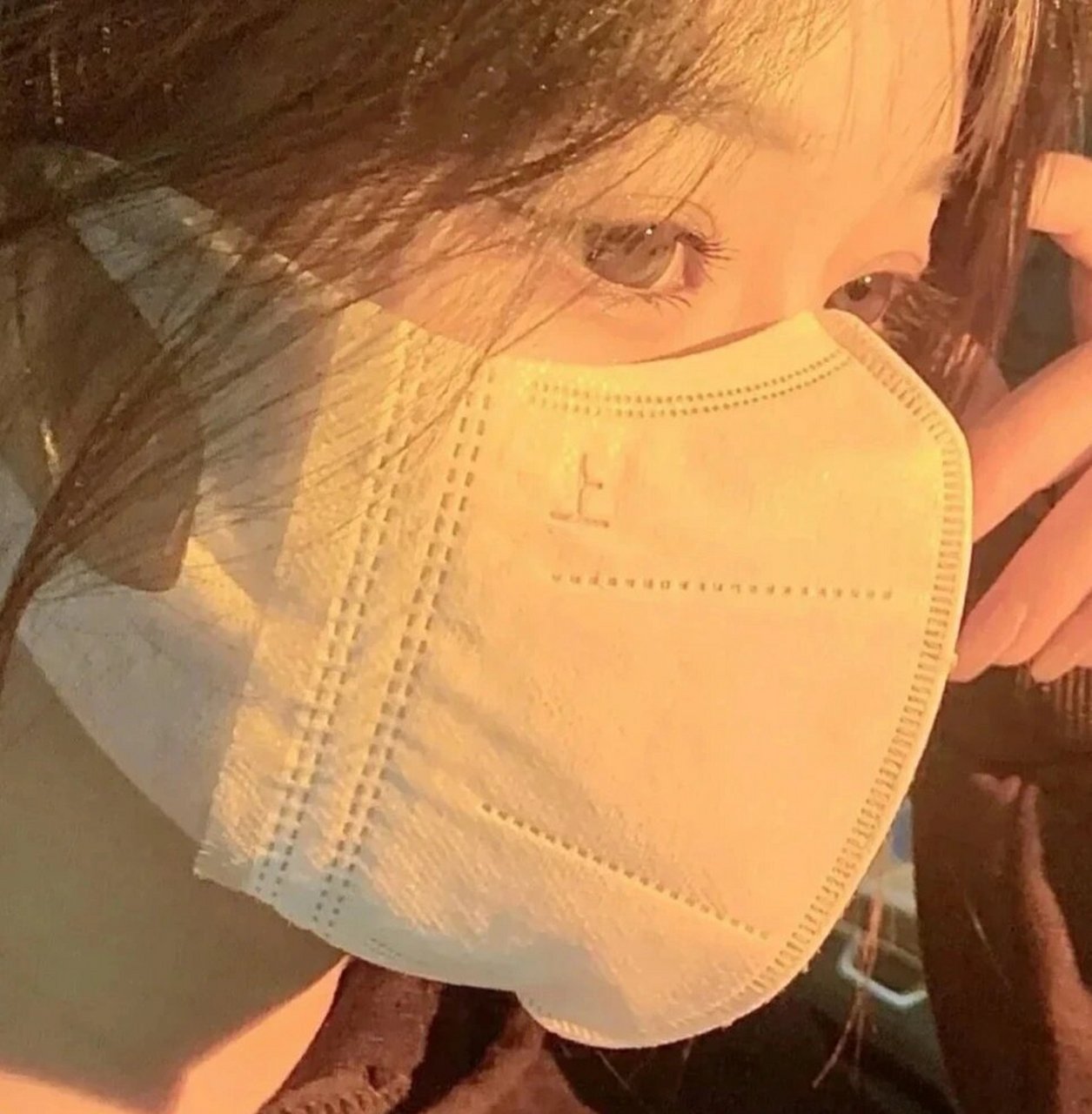 戴口罩的绝美女生头像