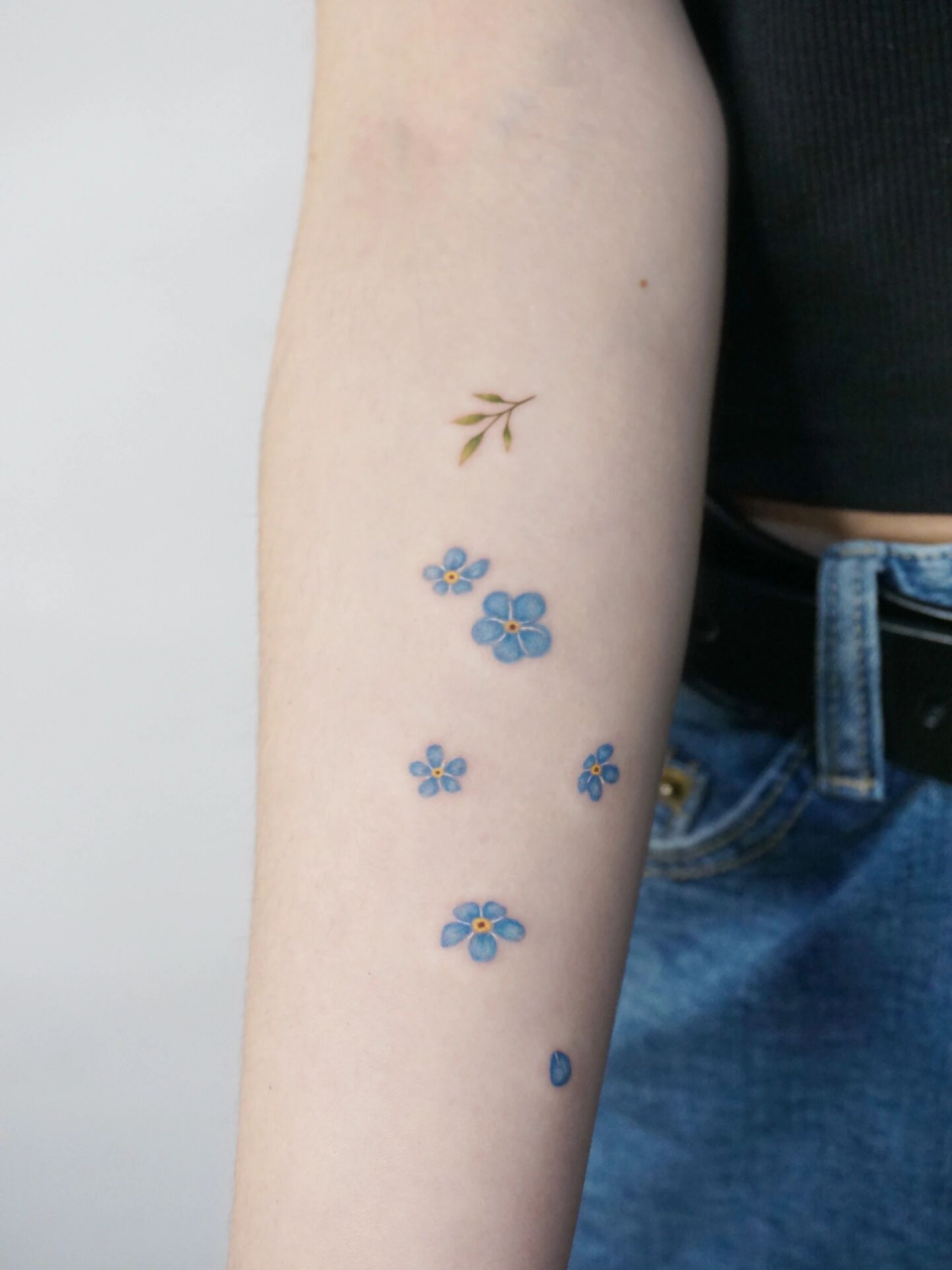 forget me not97因为思念是蓝色的 勿忘我的英文名字叫做"forget me