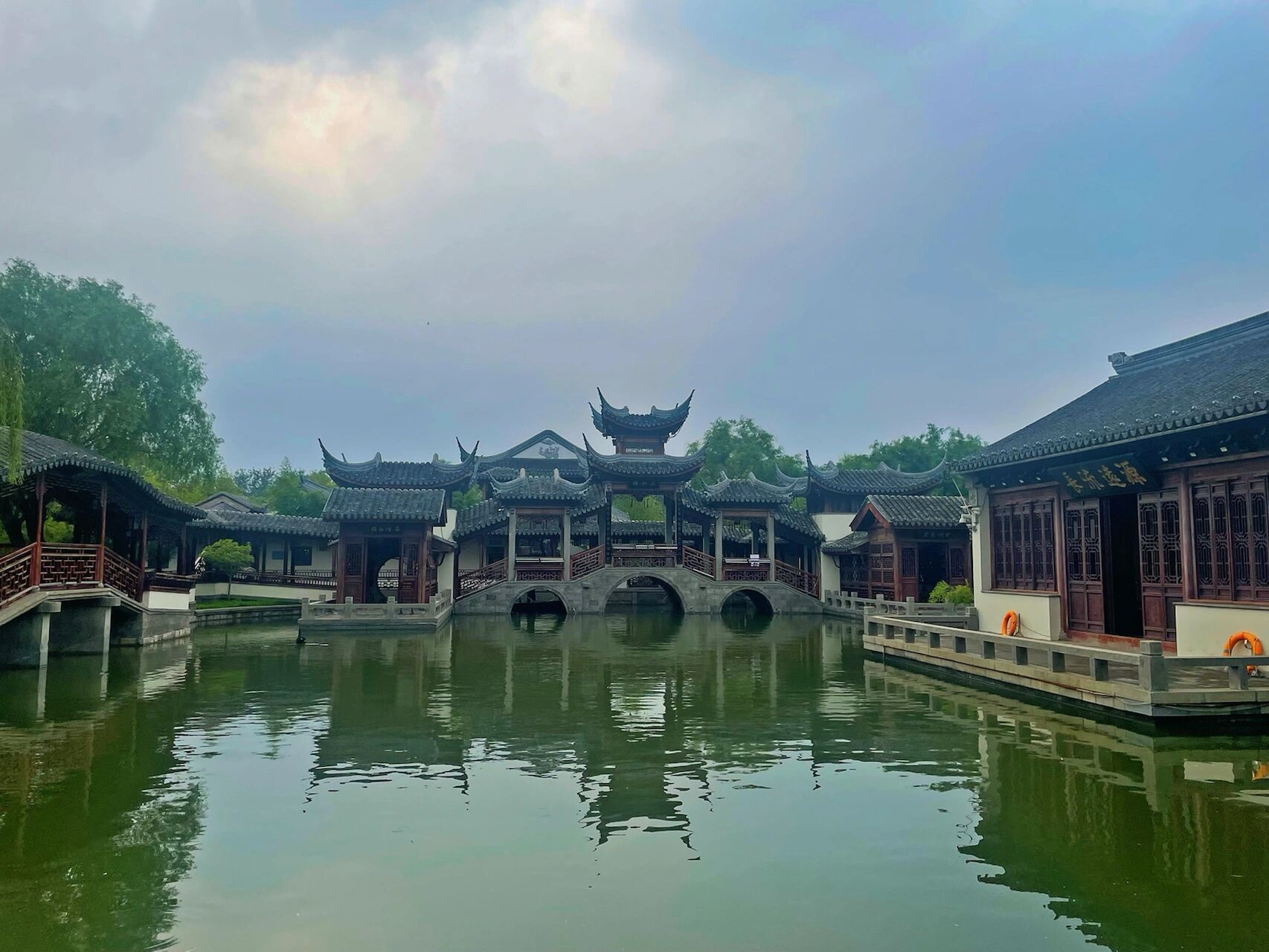 聊城临清宛园攻略 宛园是一处由苏州园林设计院设计的小园林,设计理念