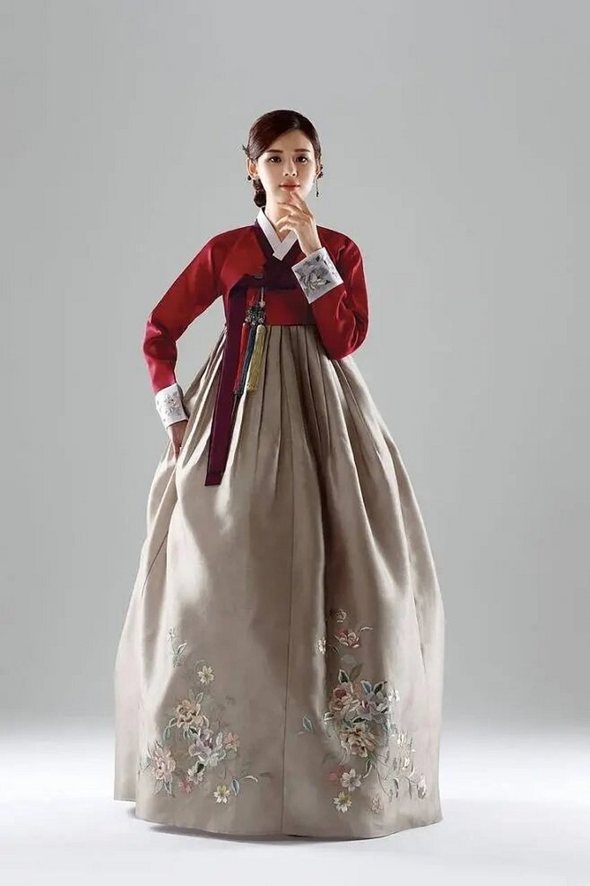 韩服 韩国服饰最初主要是受中国唐代服饰的影响