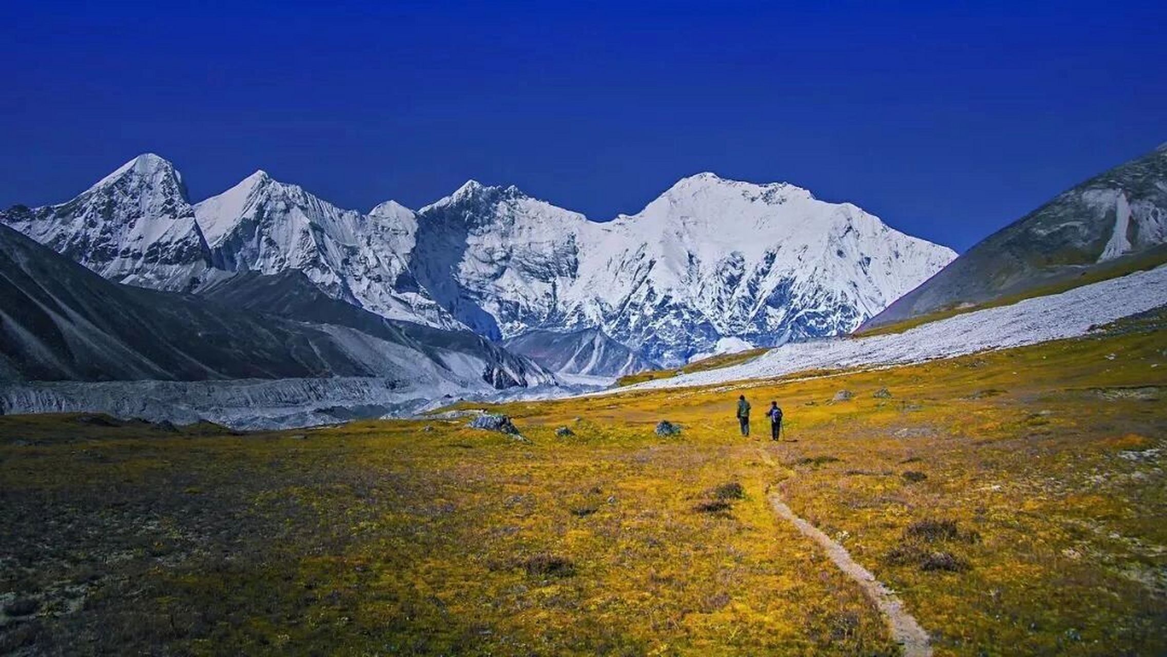 定日县旅拍 定日县——地处喜玛拉雅山脉中段北麓珠峰脚下,是珠穆朗玛