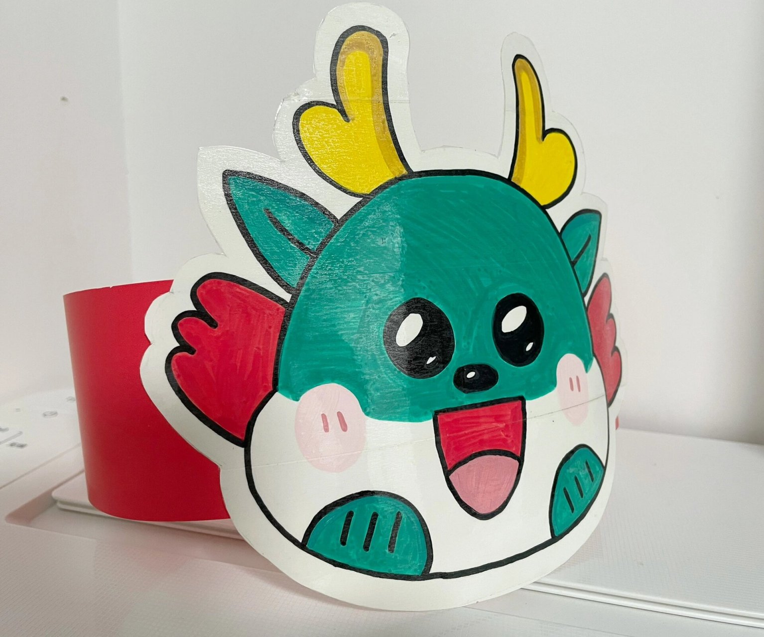 手工龙年头饰 #当代读书人# 今天又有新产出啦,学校迎新晚会,每个小