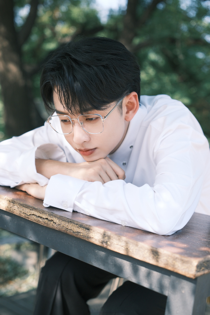 齐思钧# 黄微的晚安[月亮]