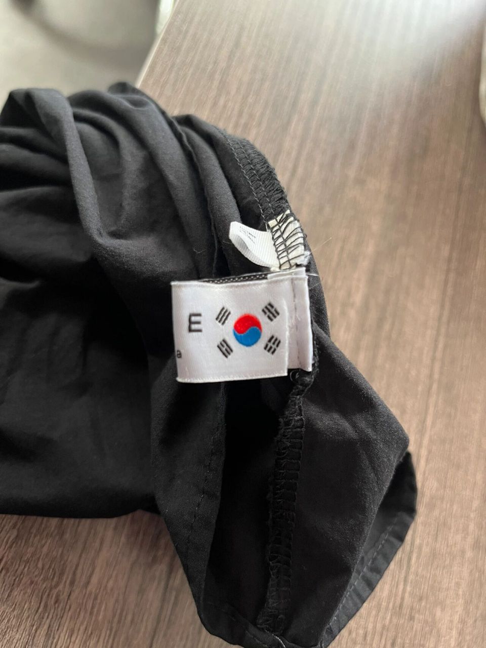 为什么现在很多衣服logo都有韩国国旗 不太理解 买到两件都是logo有