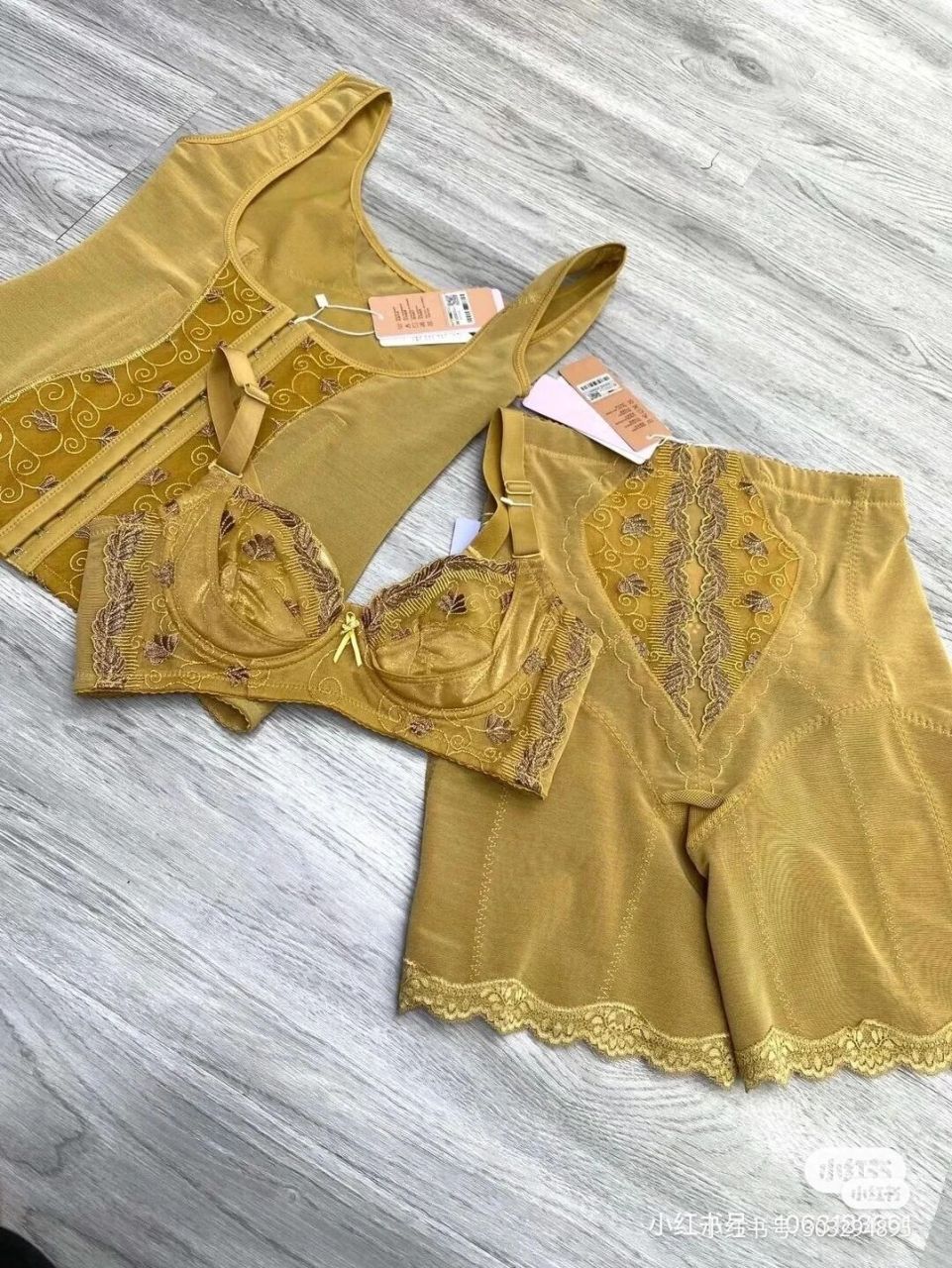 被真美国际 laka 美体内衣坑了 上周六跟我亲姨去买东西,结果给她带到