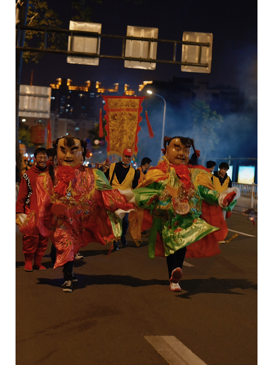 当你和福建人说去游神! 首图激动拍糊了正月十二在福州上下杭的游神实