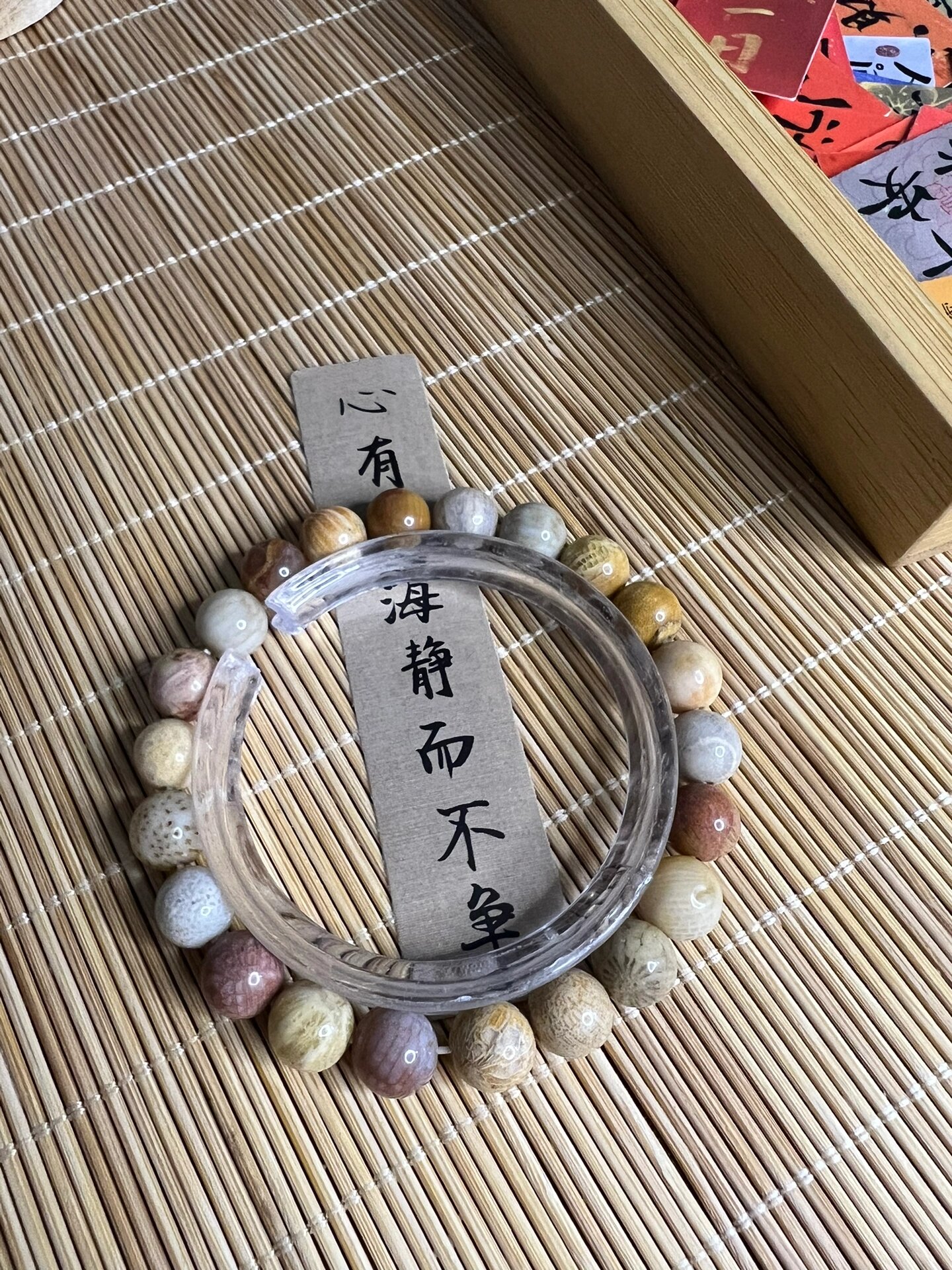 天然珊瑚玉 珊瑚玉寓意吉祥如意,健康长寿,吉祥富贵,也象征着爱情